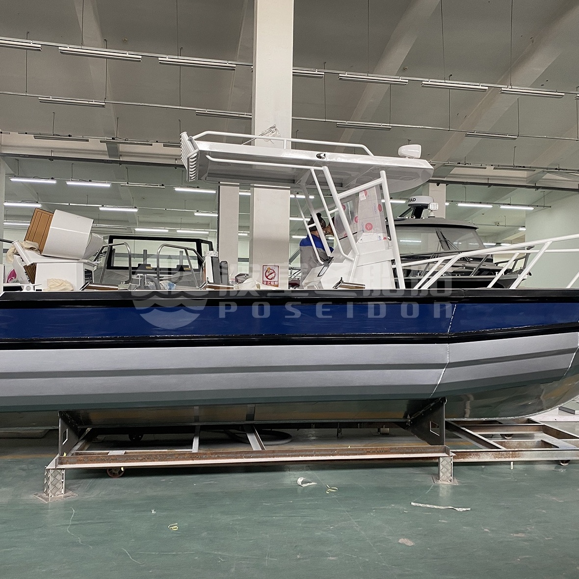 E600C Pontoon Hull V Design T-Top Or No T-Top Optional Aluminum Center Console Boat