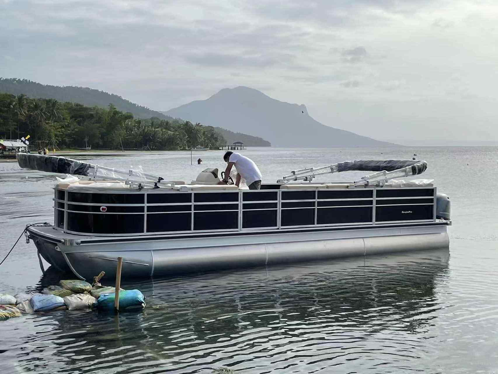 Yacht Pontoon Boat for Sale 25ft 7.5m Inshore Catamaran Lake River Aluminum Deep V Pontoon Hull Welded 3 Years Customized 16