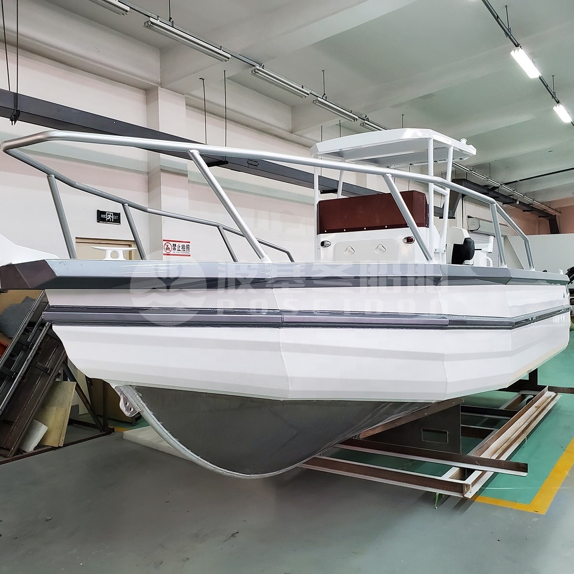 E600C Pontoon Hull V Design T-Top Or No T-Top Optional Aluminum Center Console Boat