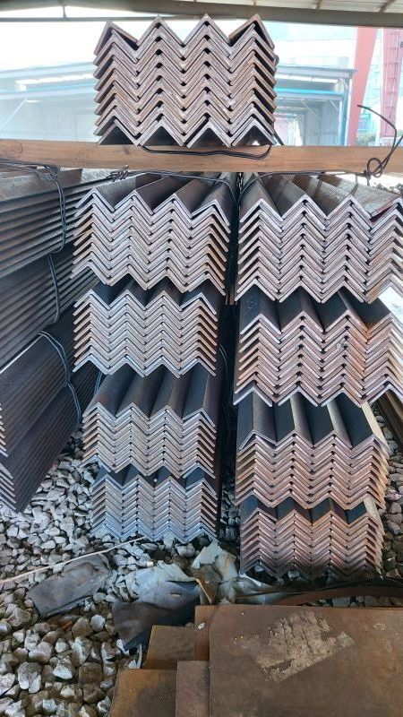 black hot rolled carbon mild astm a36 q235 ss400 steel angle china hot rolled 40x40x5 steel equal angle price