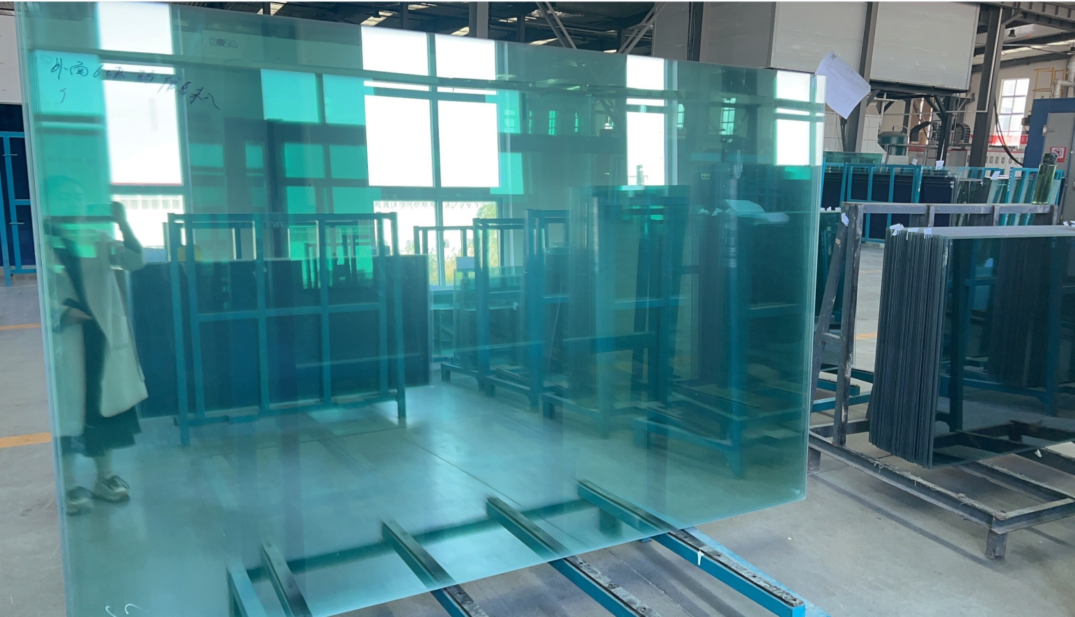 Tempered/Safety/Building Glass Flat/Curved/ Bent/Shaped Designs Laminated/ for Window/Door/Furniture /Balustrade/Shower Room