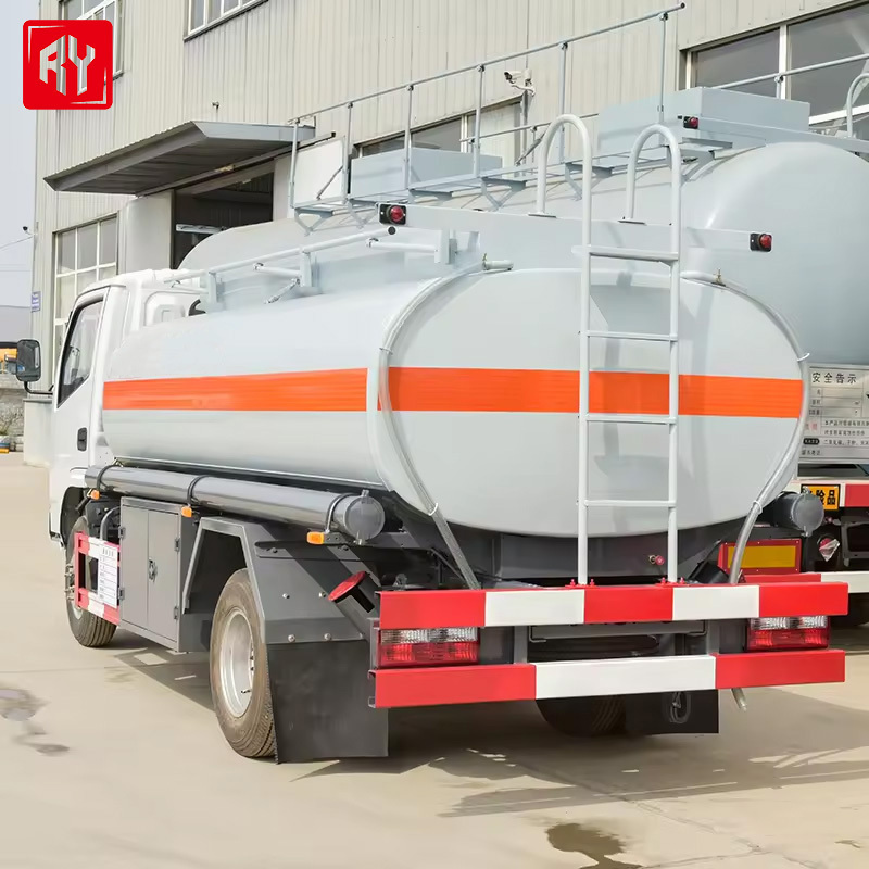 Second hand Dongfeng water tank truck low price small oil tank truck for sale