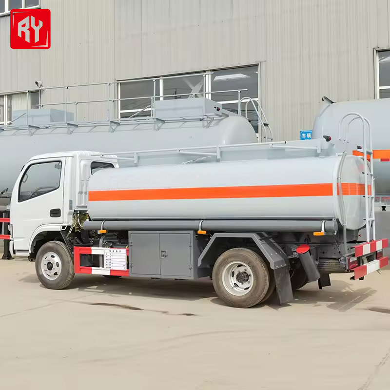 Second hand Dongfeng water tank truck low price small oil tank truck for sale