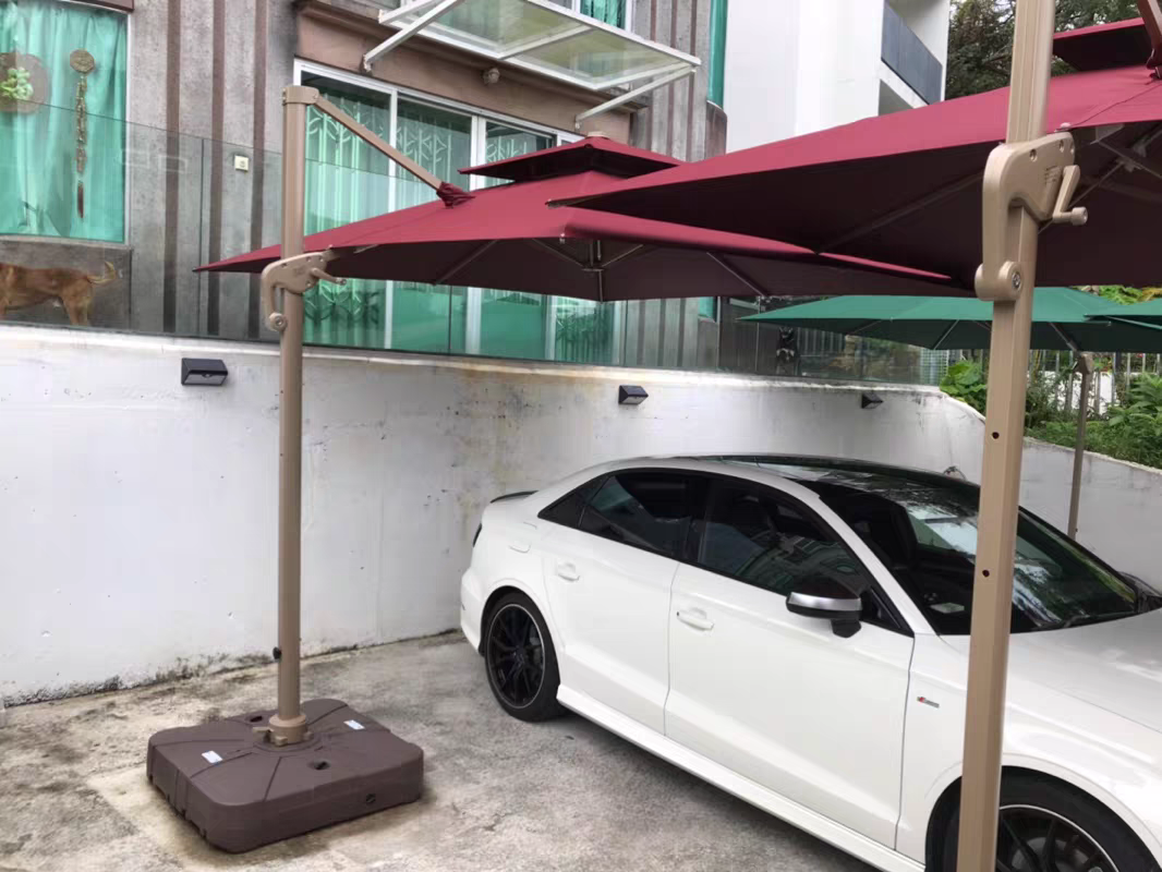 Aluminum Frame Sunshade Garden  Patio Parasol  Umbrella with Led light