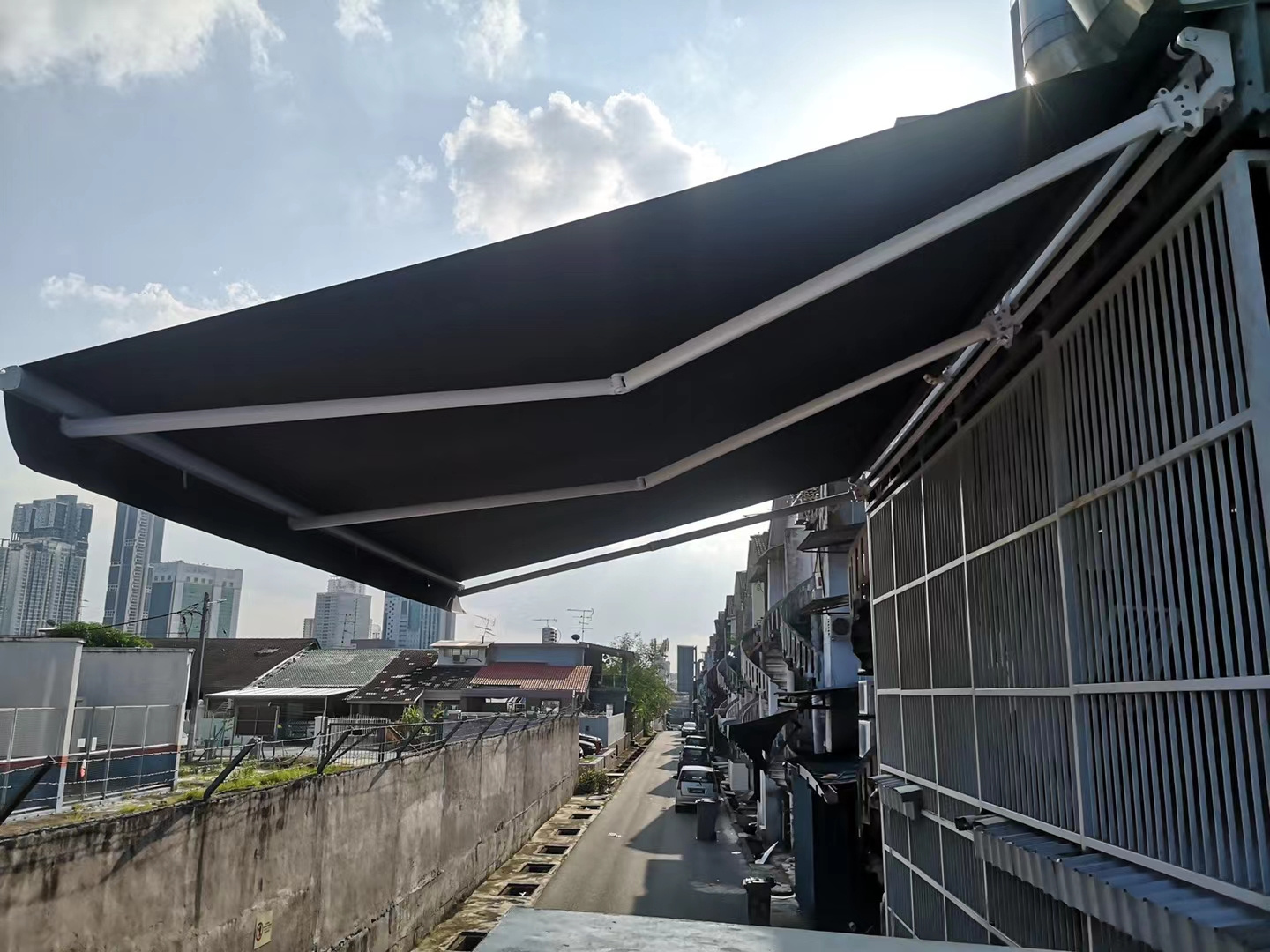 Double chain folded  arm electric retractable  awnings supplier  5m Projection  awning canopy