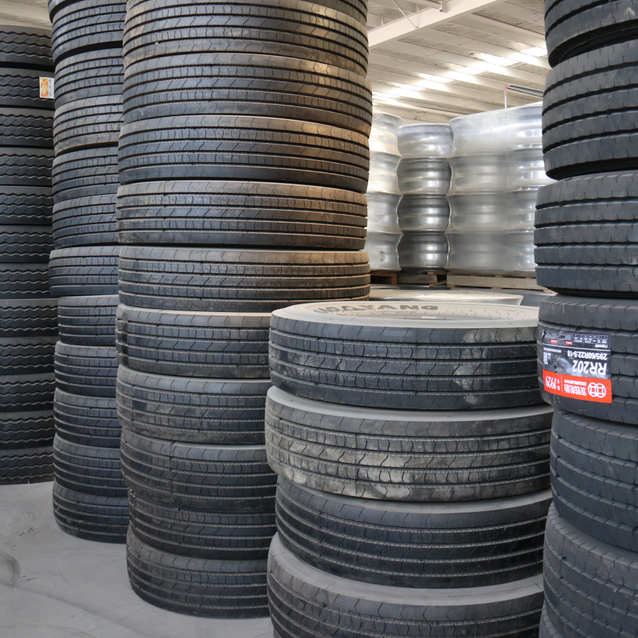 The source factory has complete parts for various semi-trailers semi truck tires 295/75r22.5 trailer