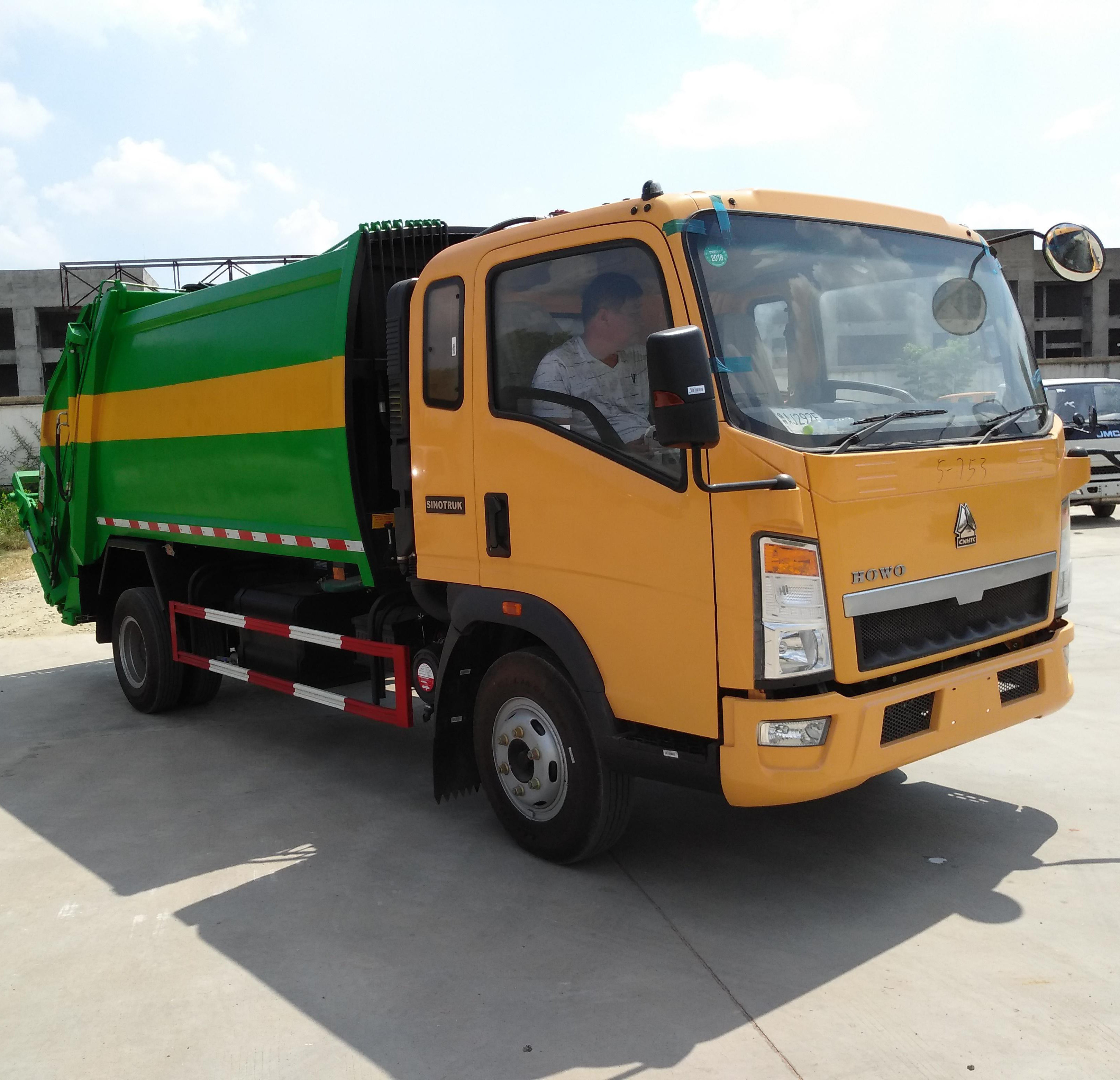 Howo Rear Loader Garbage Truck 2 Tons Capacity 5 Cubic Meter Garbage Compactor Truck