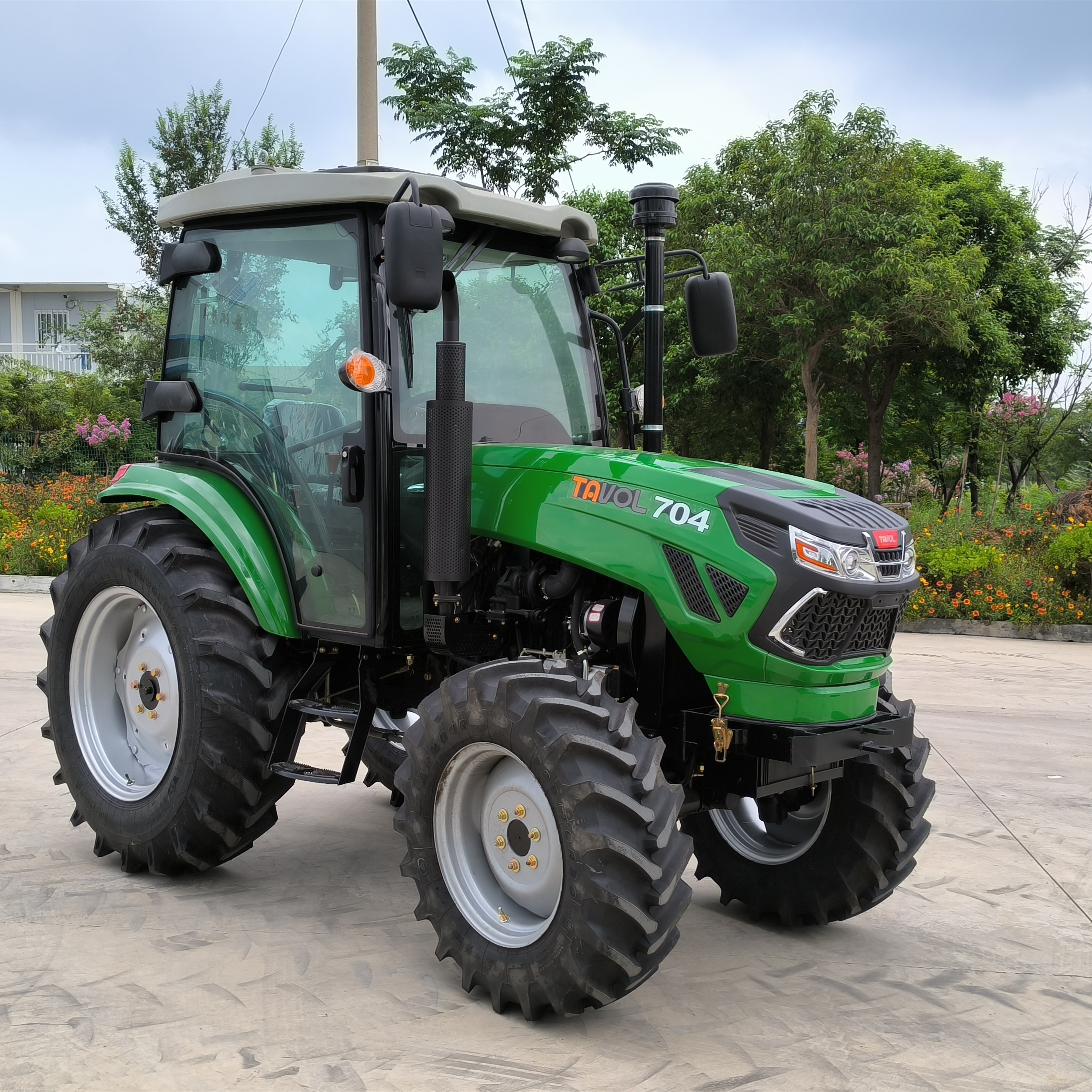 China Tractor Brands Tavol Mini 704 70hp Tractor with Radial Tires