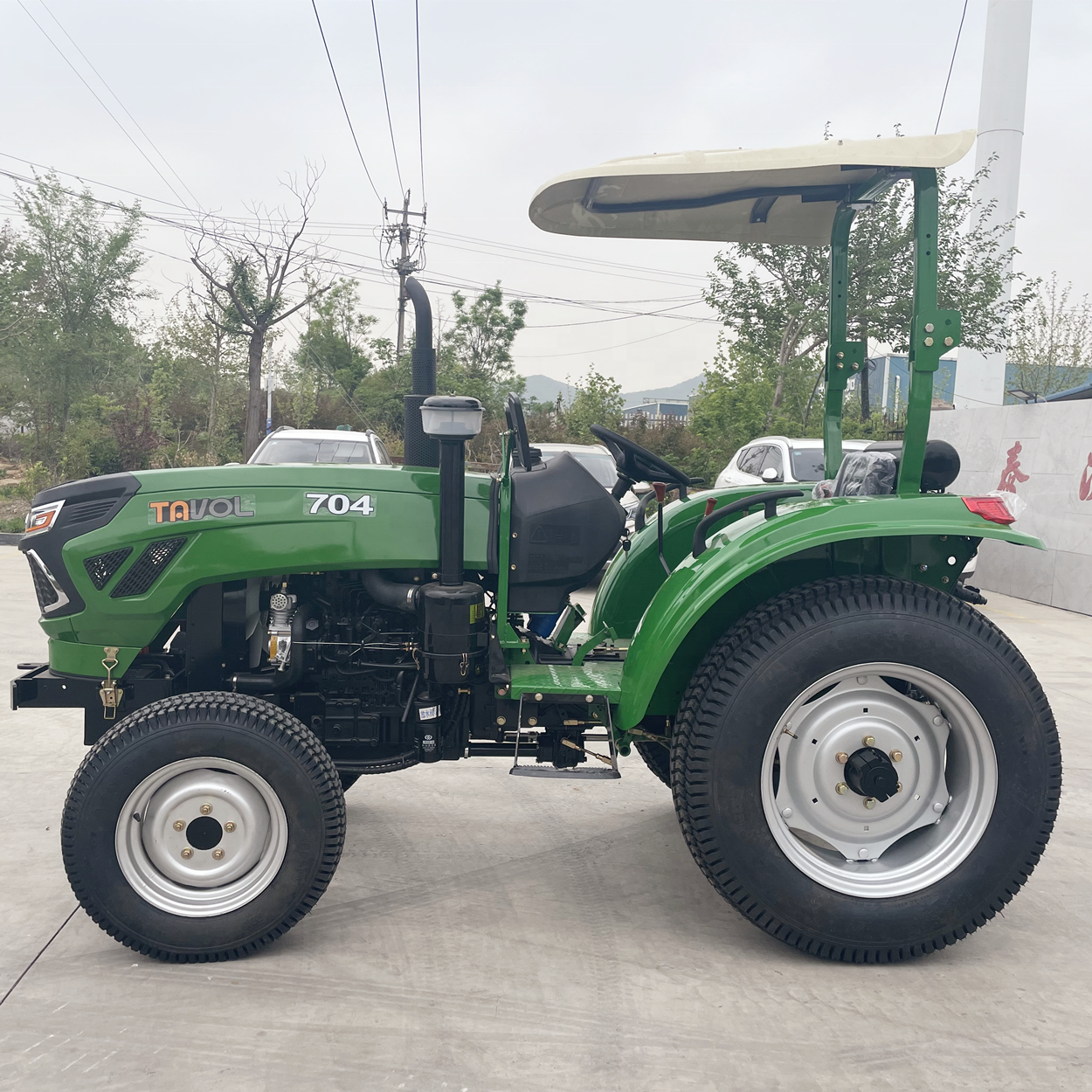 Tavol 704 tractors farm 70 hp tractor 4wd mini tractor with turf grass tires