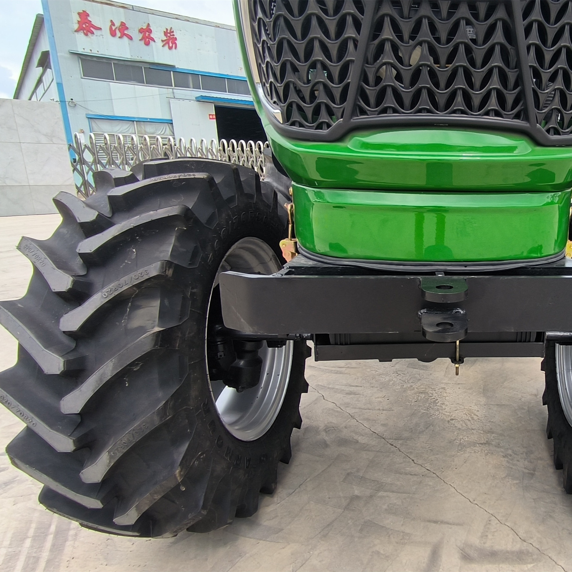 China Tractor Brands Tavol Mini 704 70hp Tractor with Radial Tires