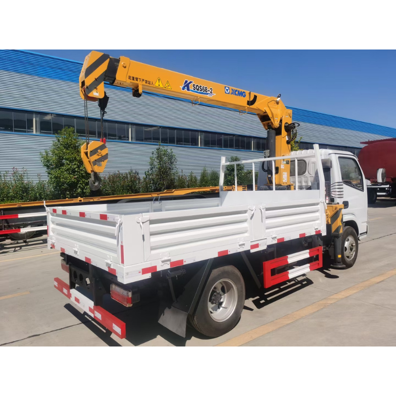 cheapest price mini 2T dongfeng 4*2 LHD telescopic boom truck mounted crane for sale new cargo truck with crane price