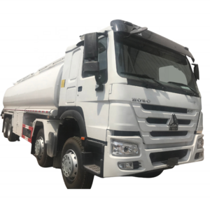 good quality best price 28000L SINOTRUK HOWO 12 tyres RHD crude oil tanker truck heavy duty 6600gallons petrol tanker truck