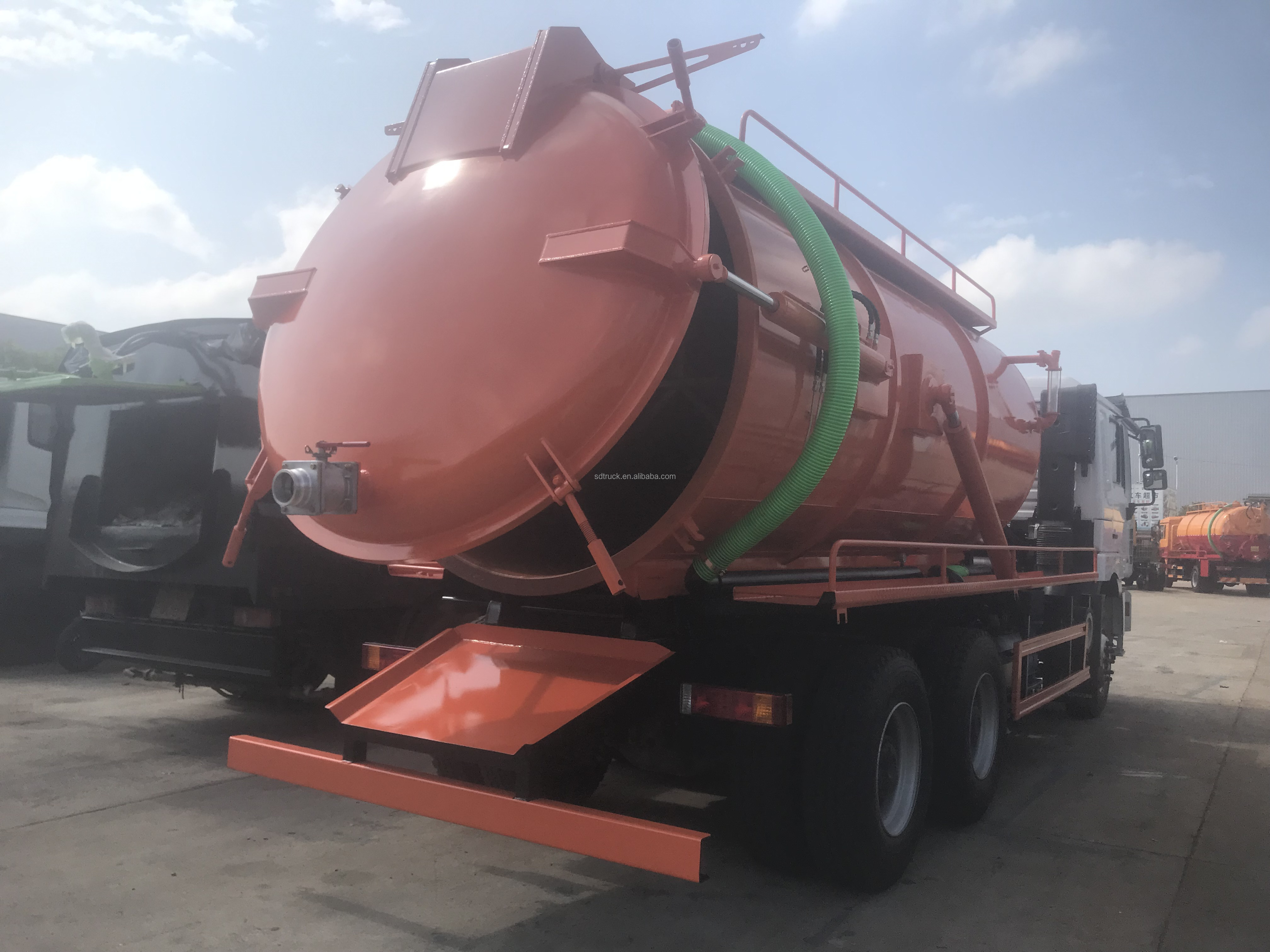 Good price 20000L Vacuum Truck Sewage Suction Trucks SHACMAN 6*4 RHD Sinotruk septic tank vacuum sewage suction truck new price