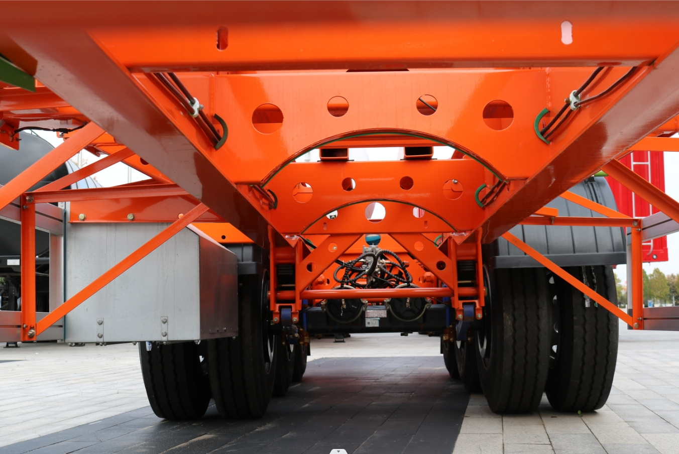 Best selling 3 axle 20ft 40ft Skeleton Trailer Container Skeleton Truck From China Manufacture