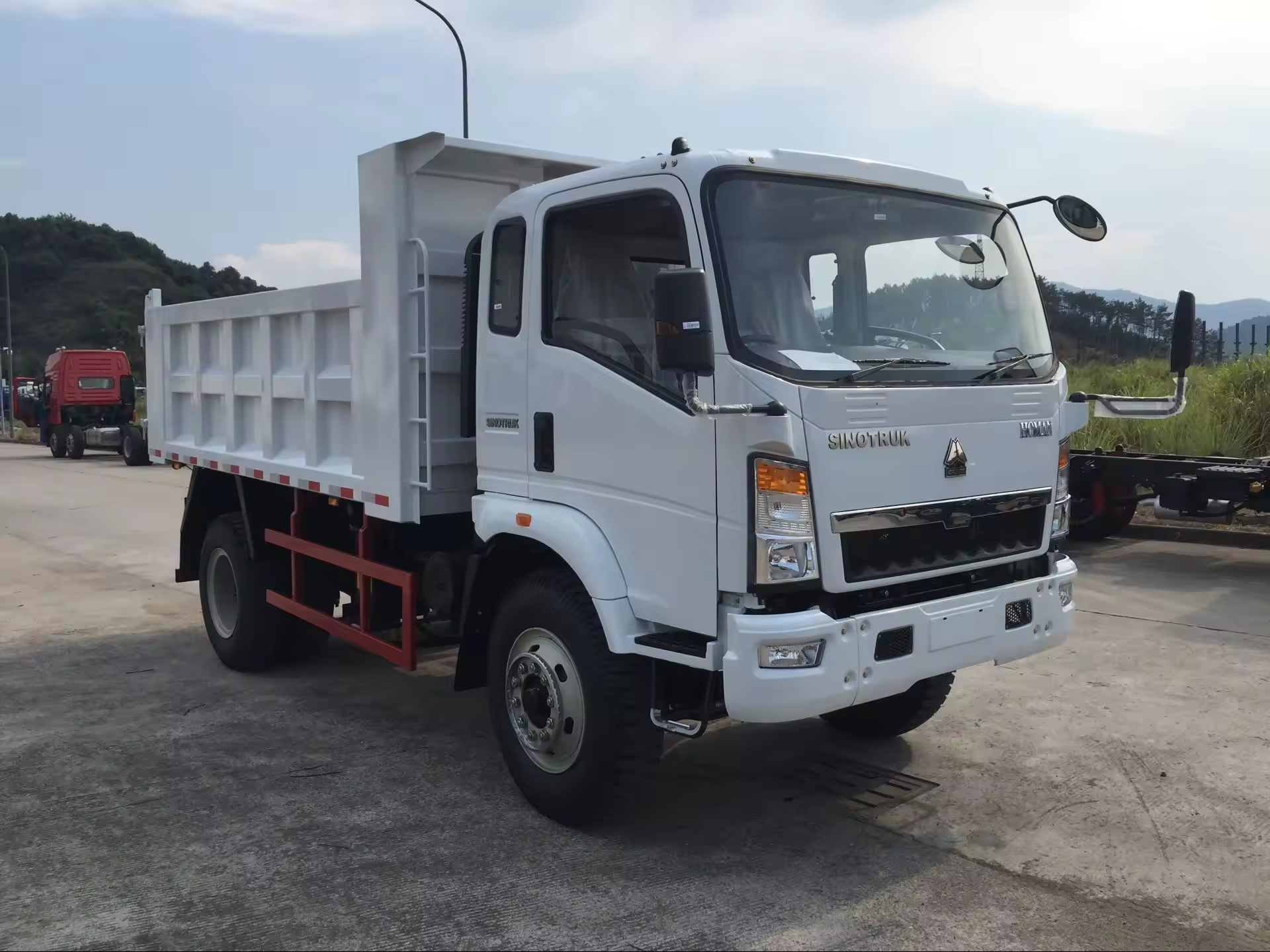 3-5 Tons  Howo Transport 4x2 Mini Tipper Truck For Sale