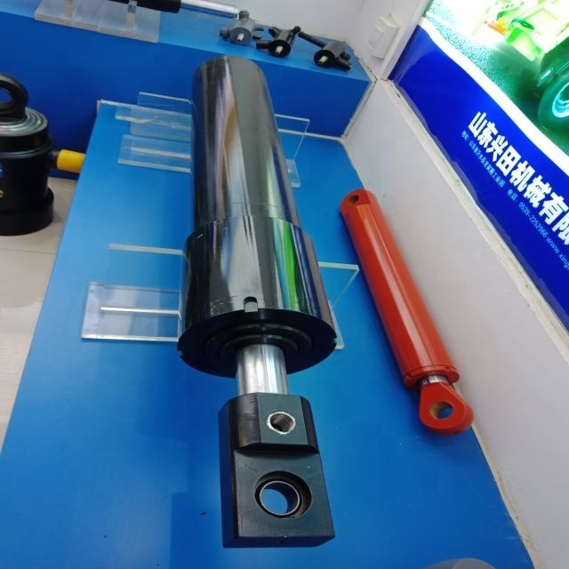 linear servo actuator include elevator with hydraulic cylinder