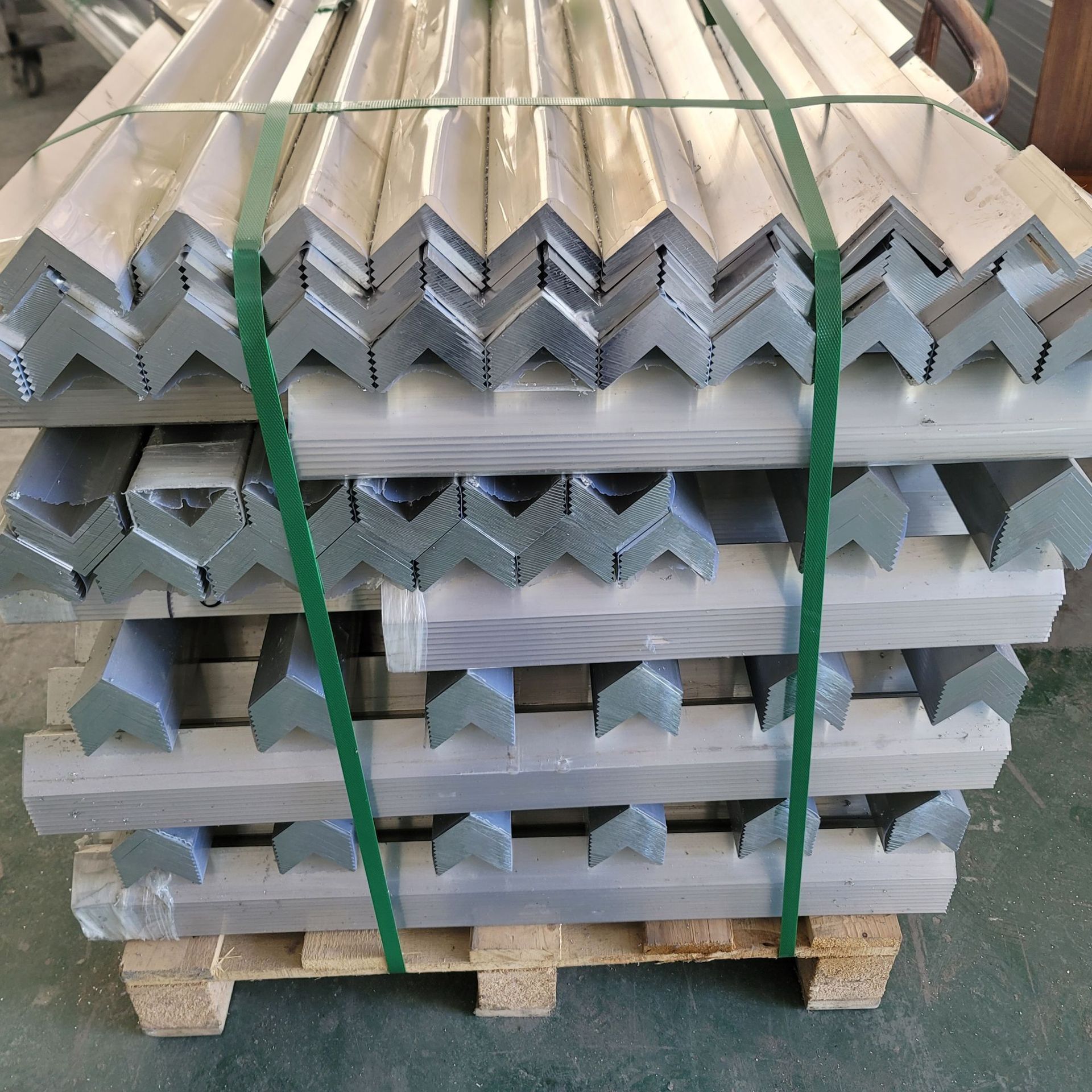 Tight tolerance Size Right Angle Bar price per kg 30 Degree 45 Degree Aluminum Angle for Structural and decorative