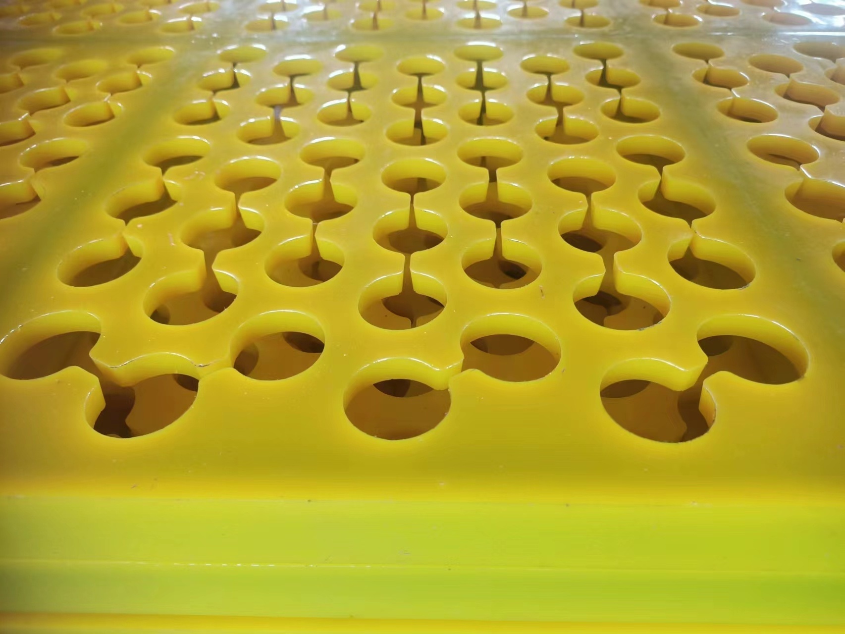 round hole anti-blocking polyurethane screen mesh