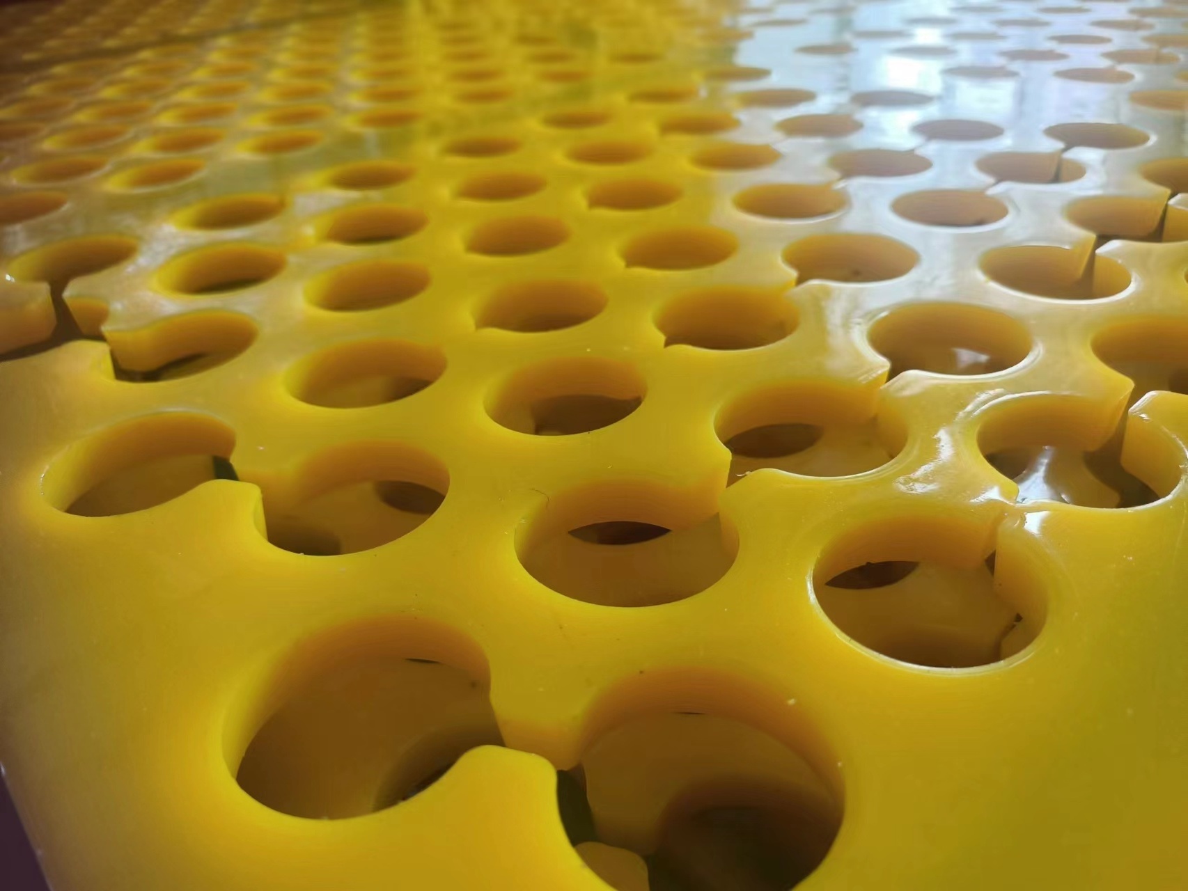 round hole anti-blocking polyurethane screen mesh