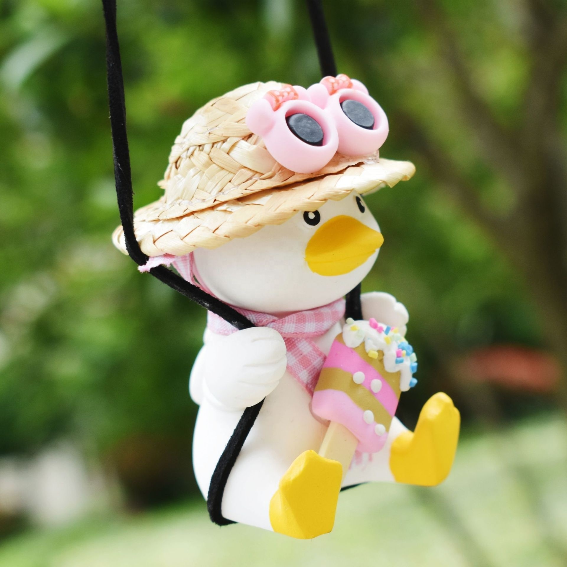 Swing Duck Car Hanging Ornament Cute Car Pendant  Flying Duck Rear View Mirror Accessories Popular car pendant universal type