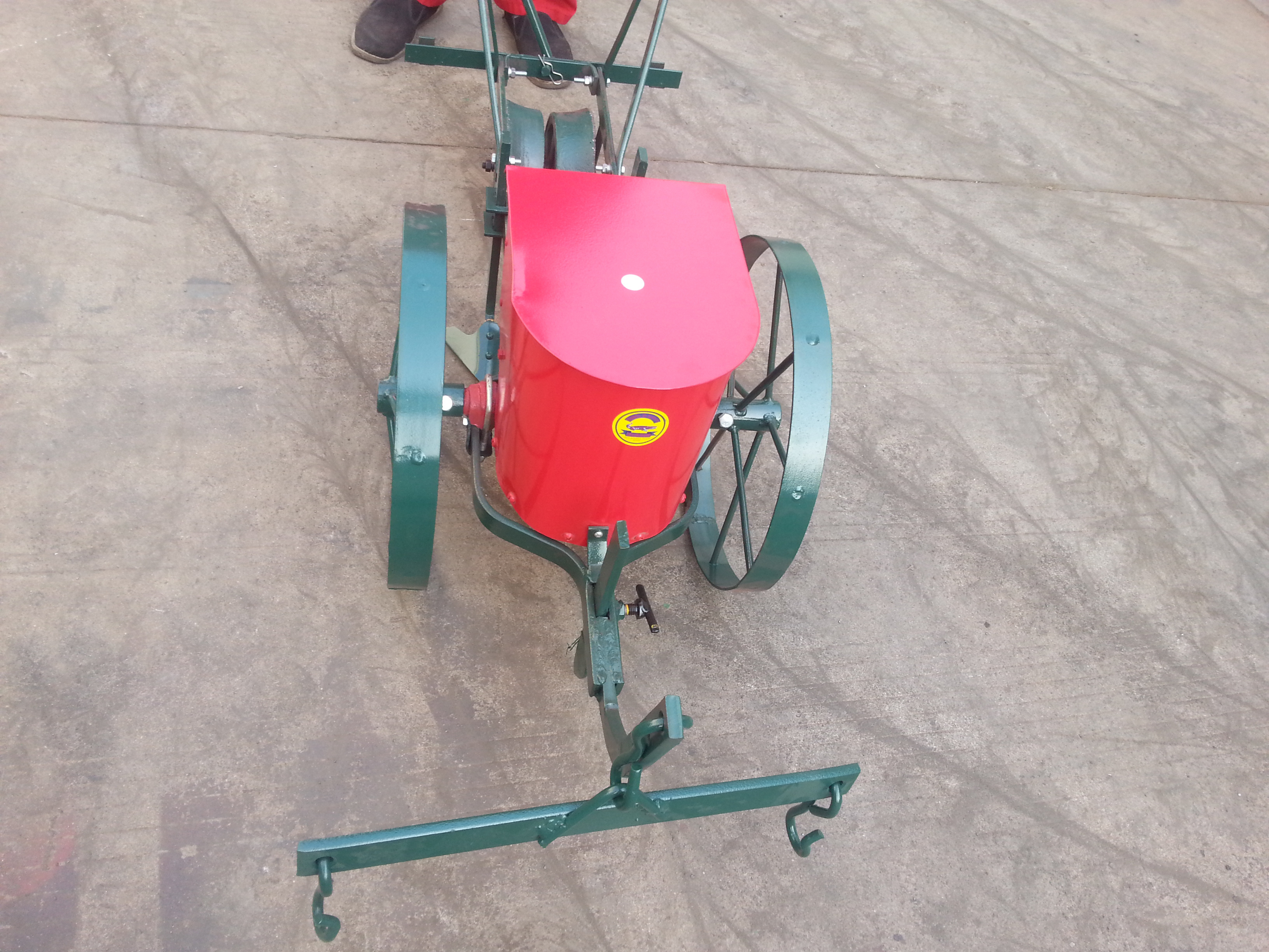 China factory sale animal drawn seeder  horse drawn fertilizer