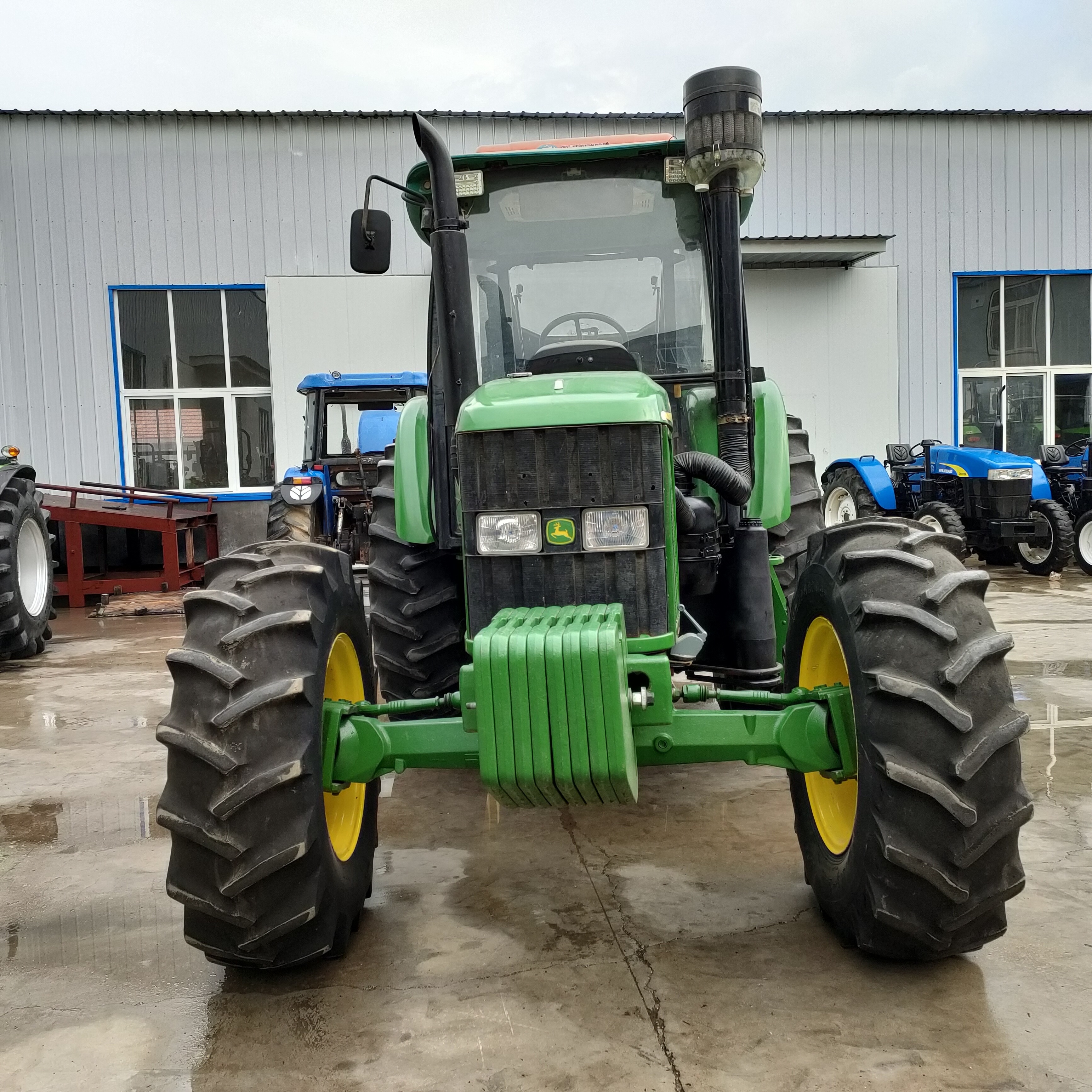 China Farm Tractor For Agricultural Machine Big Size Strong Horse Power  30 Hp/50/55/80/ 95/100/120/150/180/220 Hp Tractor