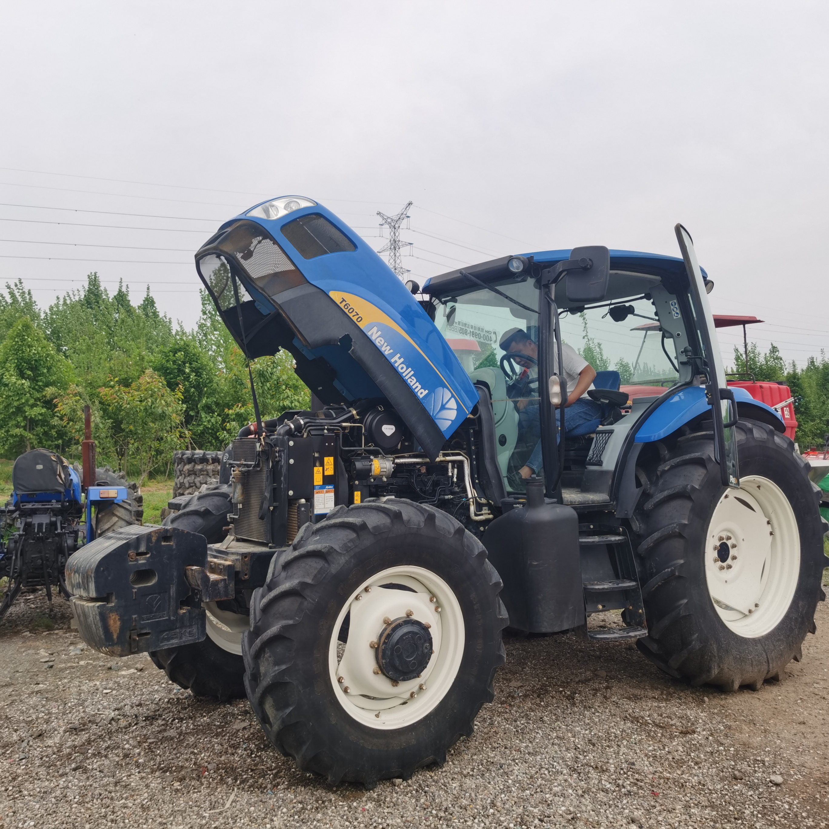 used/second hand/new tractor 4X4wd with loader and farming equipment agricultural machinery for sale in peru