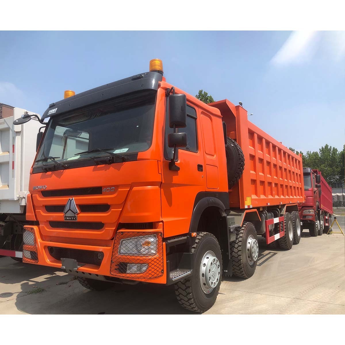 SINOTRUCK HOWO 8x4 12 Wheeler 30 Cubic 40tons  400-420hp Used Tipper Dump Truck