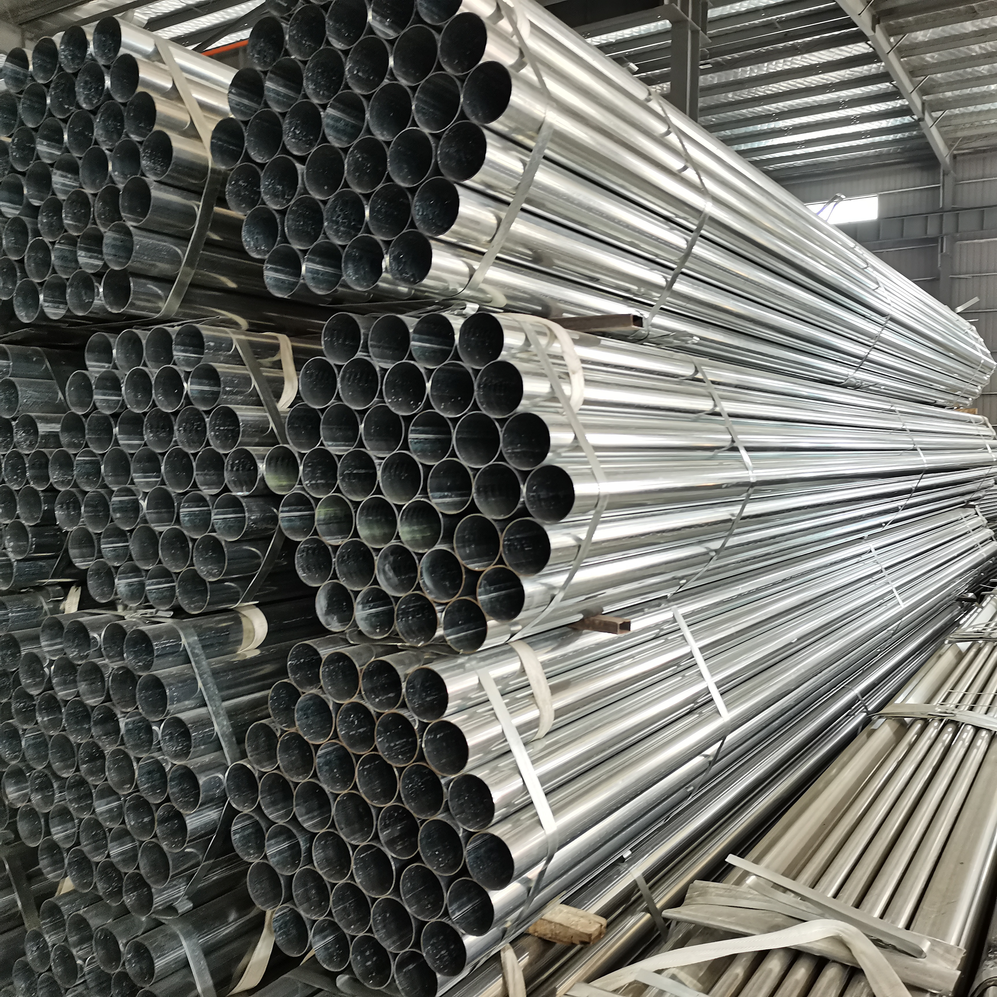 75*75 mm zinc coating Z275g gi round pipe Hot dipped galvanized  CRS Circular hollow section pre painted  steel round pipe tube