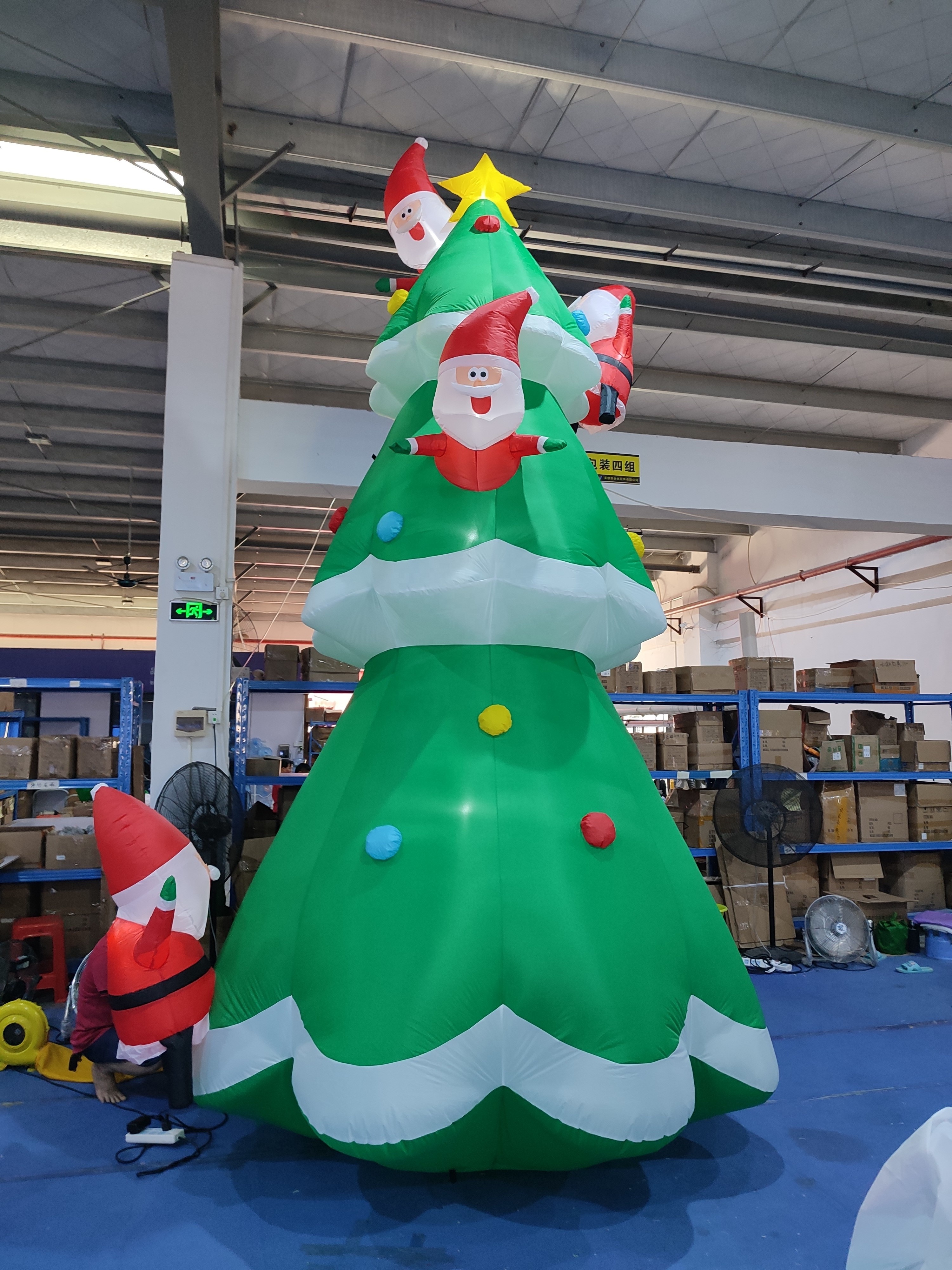 Holiday Decorations Huge Christmas Tree Inflatable Christmas Santa Claus Climbing Giant 5m Tree 100% Polyester 1 Color 300 Pcs