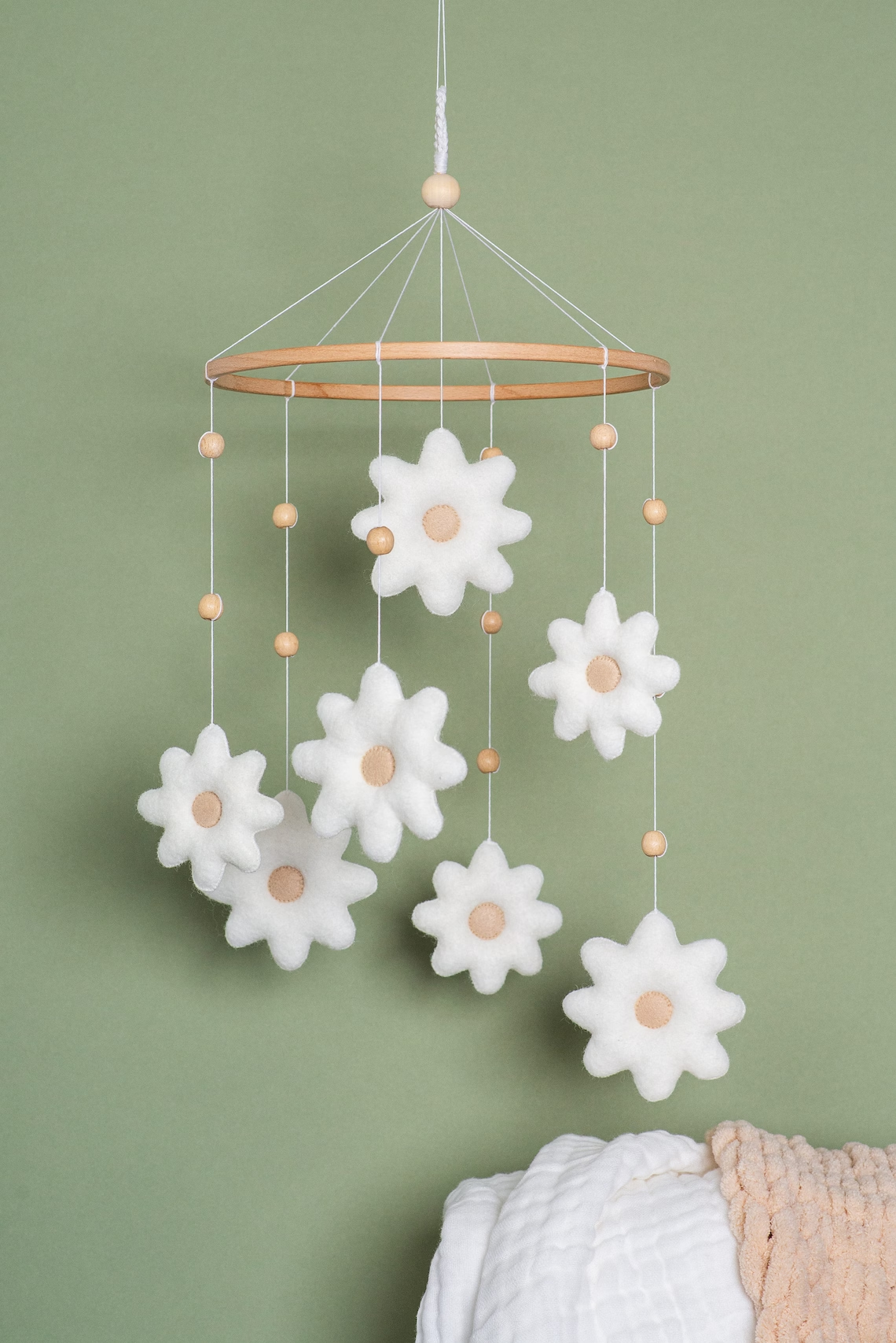 Unique minimalist newborn girl felt handmade floral daisy nursery wall decor baby bed hanging mobile for crib