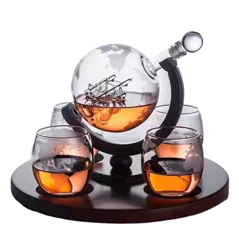 Wholesale 850ML Whiskey Globe Decanter With Wood Base Handmade Skull Shape Liquor Glass Decanter with 2 cups