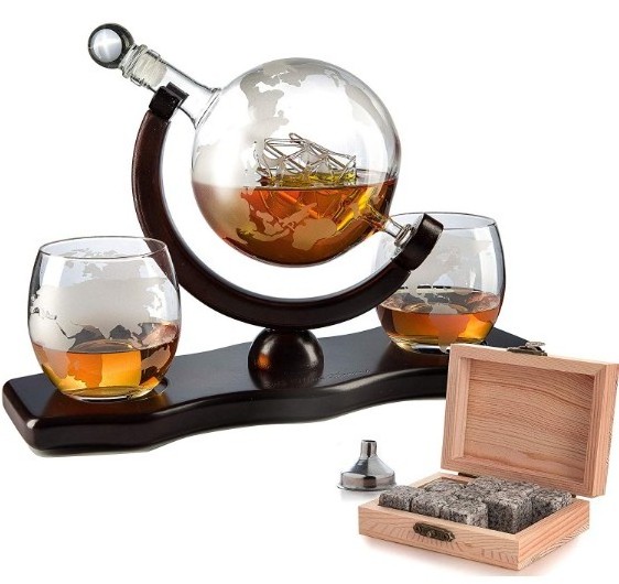 Wholesale 850ML Whiskey Globe Decanter With Wood Base Handmade Skull Shape Liquor Glass Decanter with 2 cups