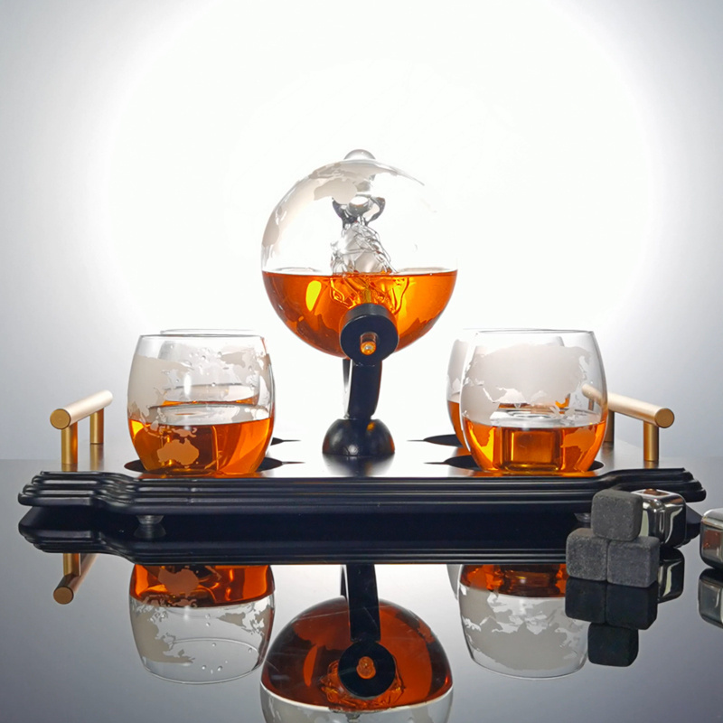 Wholesale 850ML Whiskey Globe Decanter With Wood Base Handmade Skull Shape Liquor Glass Decanter with 2 cups