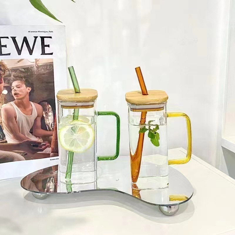 Seaygift Hot sale square shape glass drinking beer juice milk cup with colored handle bamboo lid and glass straw