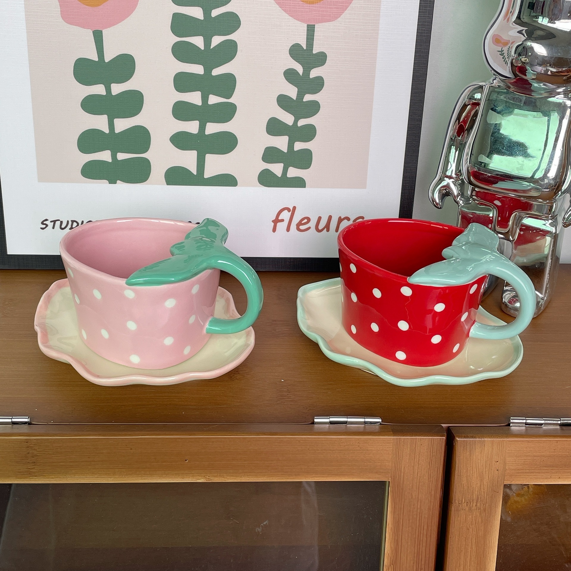 Seaygift Birthday Gift Aesthetic Mug Saucer Set Cute Strawberry Mug with Tulip Spoon