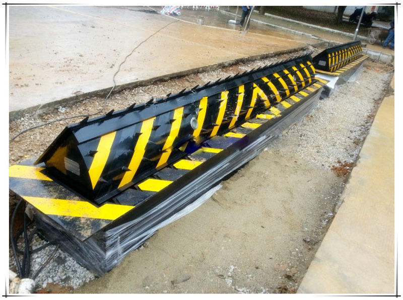 Roadway Safety Anti Terror Products Road Blocker Security Spike Traffic Road Barrier Car Stop Parking Block