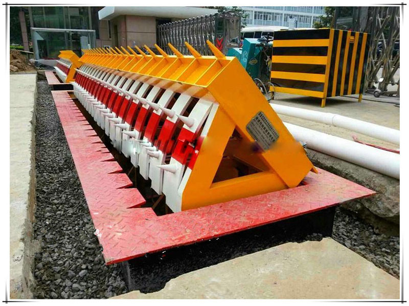 Roadway Safety Anti Terror Products Road Blocker Security Spike Traffic Road Barrier Car Stop Parking Block