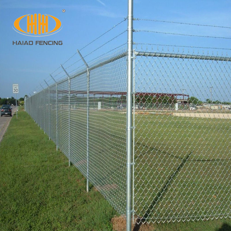 Hot selling sports game fences 8 foot chain link fence roll 50ft with barbed wire extension arms