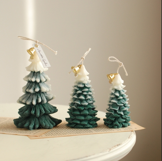 Wholesale Handmade Home Decoration Christmas Pine Tree Shape Soy Wax Scented Craft Candles