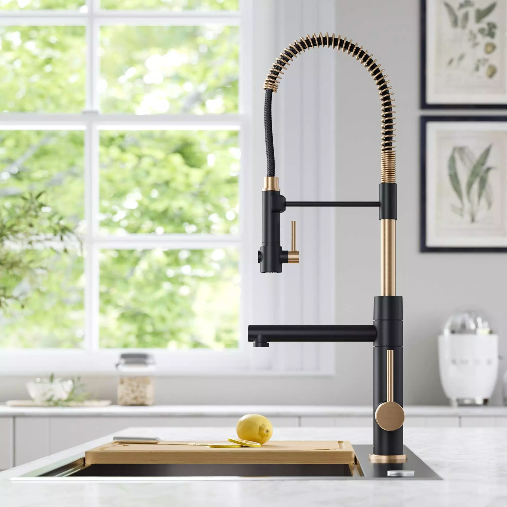 Gold and black 360 rotating 2022 modern deck mounted pullout kitchen mixer tap pull out luxury kitchen sink faucet with sprayer