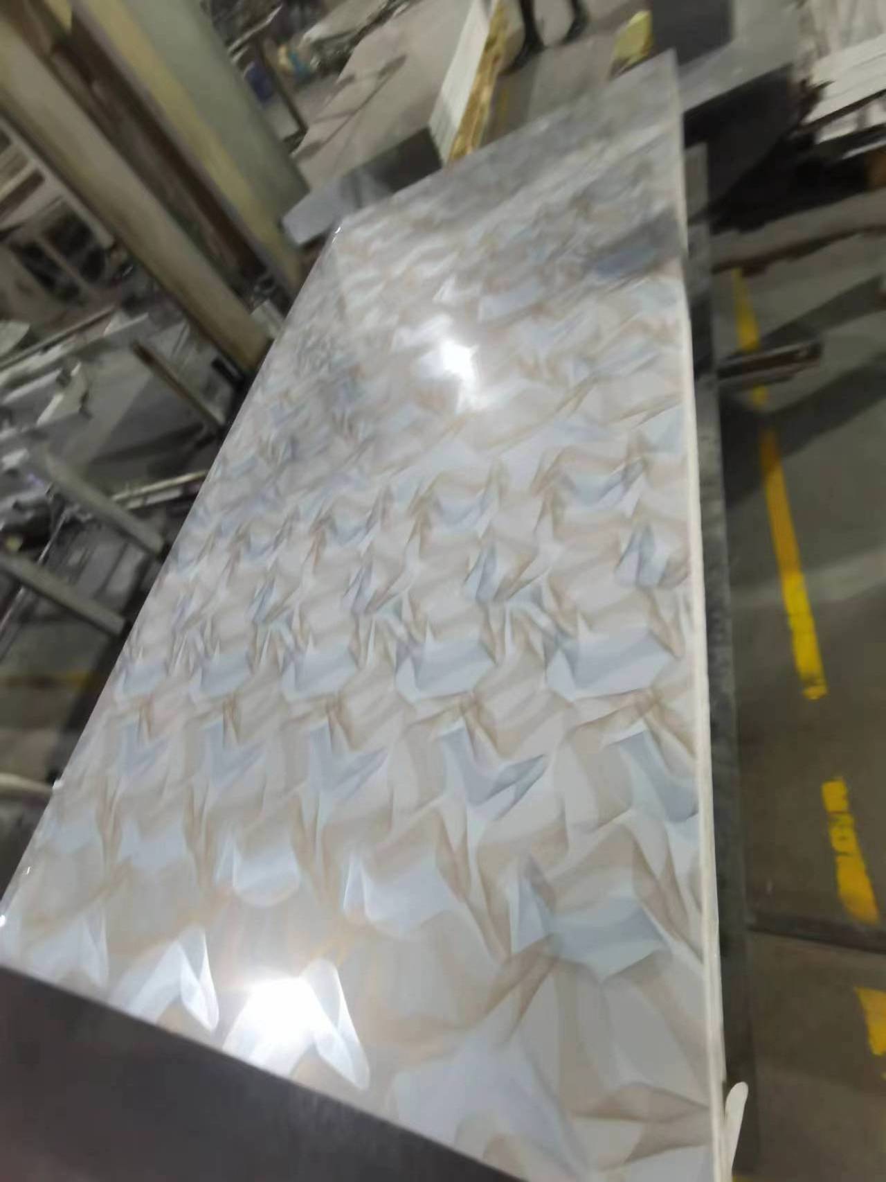 High glossy uv mdf fiberboard  Modern Indoor E2 E1 Standard Laminates/melamine Faced UV Panel Sheets