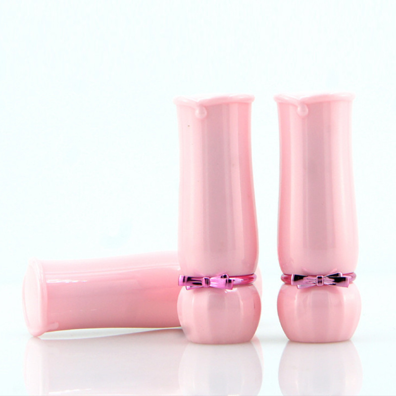 P72 4.3g 4.3ml in stock ready to ship high quality durable pink bow candy shape lip balm lipstick tube