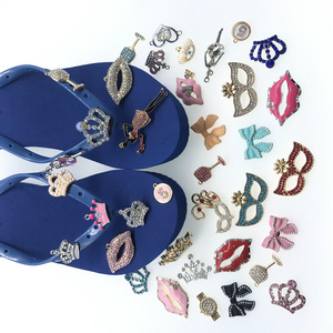 2023 hot selling rhinestone  flip flops charms removable shoe decoration for women bling charms for slipper