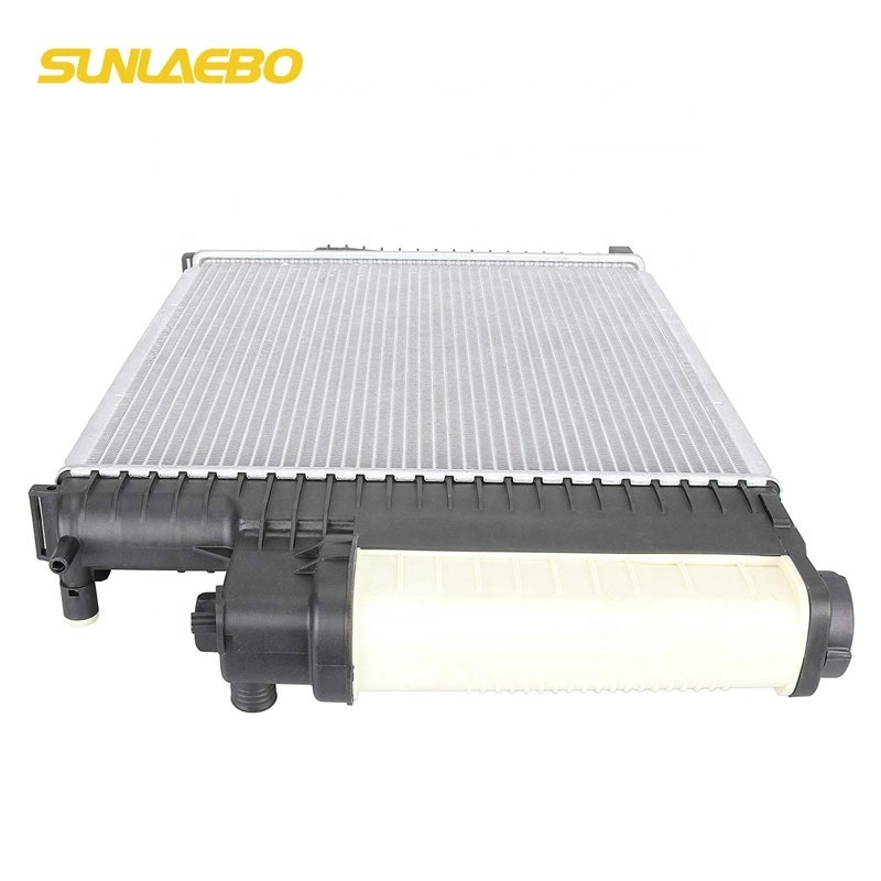 Hot sale factory price japanese car aluminum radiator pa66 gf30