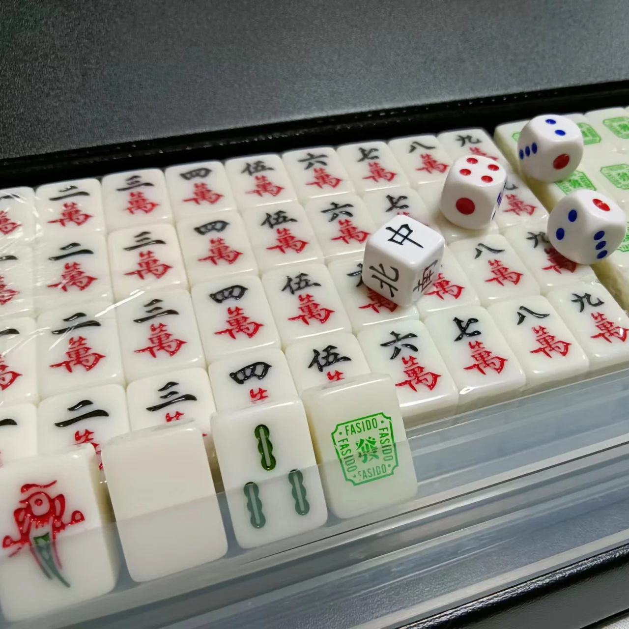 custom melamine traveling mahjong game portable 2cm mini acrylic mahjong set with 4 mahjong racks for business gift