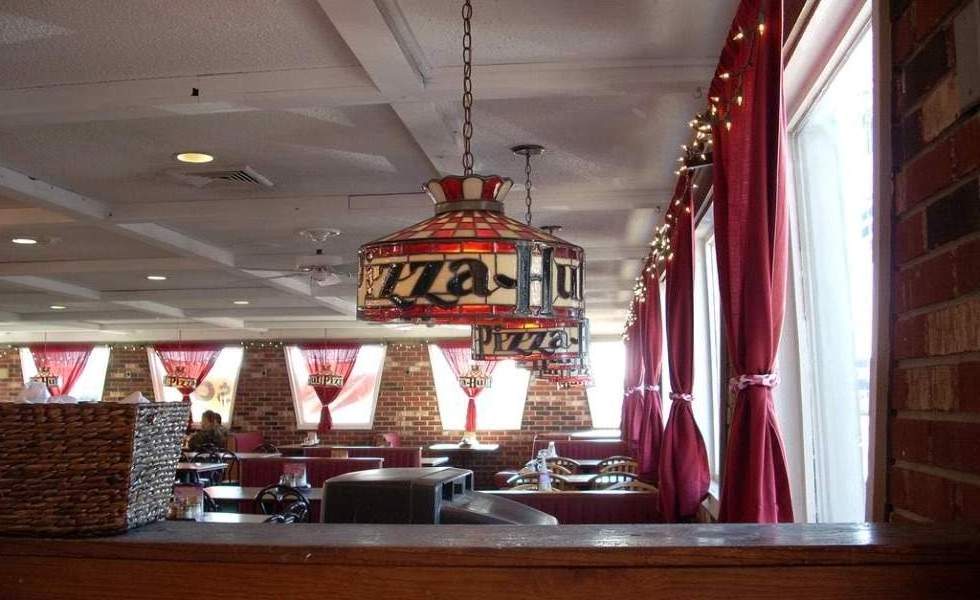 Pizza Hut hanging lights colored church glass Tiffany hand-welded art deco chandeliers