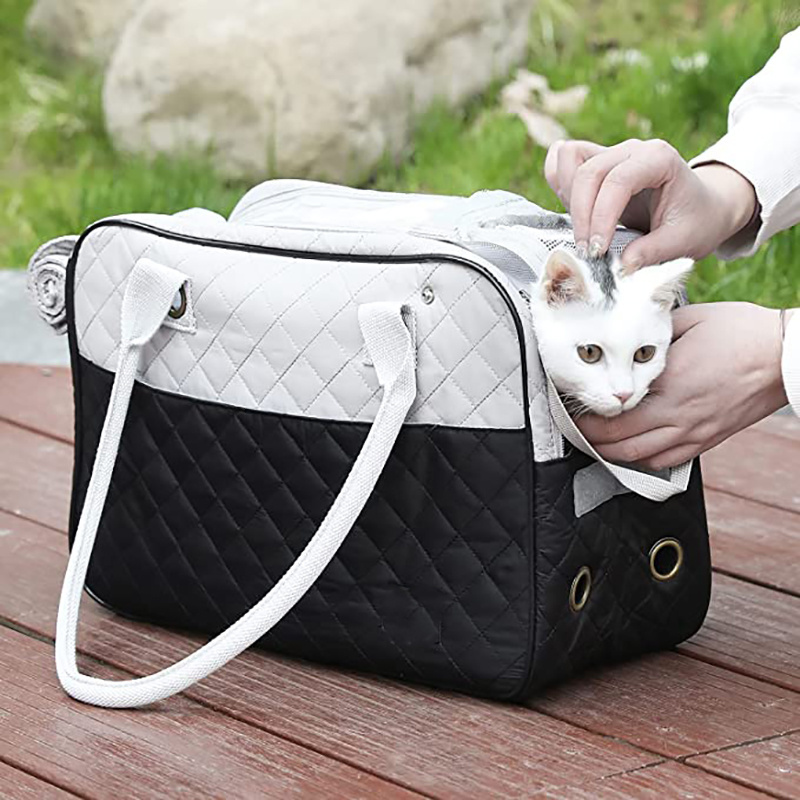 Amazo hot sale windproof breathable pet carrying bag Cat Bag Pet Carrier for Small Dogs