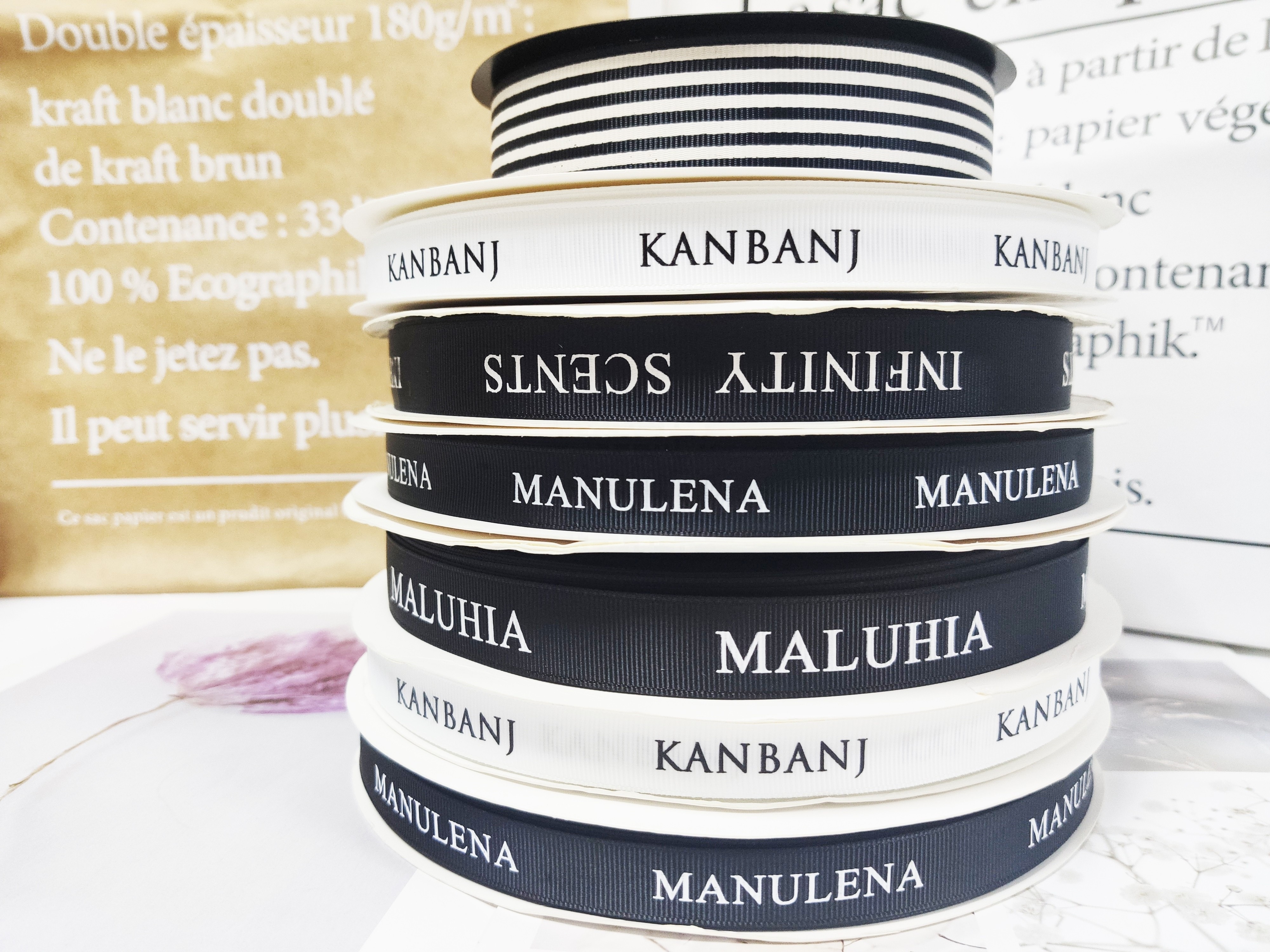 MANULENA romantic tin crystal wholesale shenzhen vanilla small strong scented candles with logo in glass jar for resale