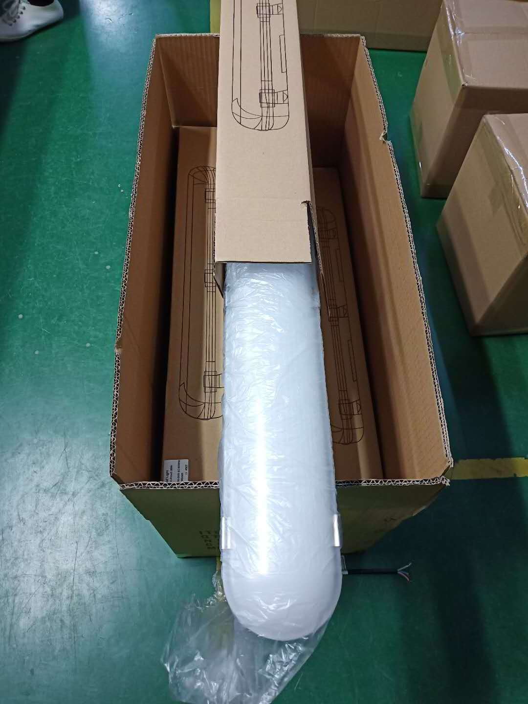 40W Vapor Tight Fixture 4 ft LED Light Tube 4800lm Sealed LED Light Fixtures Industrial-grade LED Tri-proof Lighting